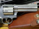 Smith and Wesson Model 686-4 , 7 Shot .357 magnum Revolver - 6 of 9