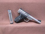 Smith & Wesson SW22 Victory 22 LR Semi 5.25