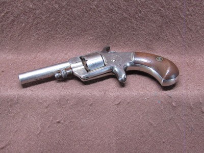 Antique Great Western 22 RF 7 Shot SA Spur Trigger 2.5