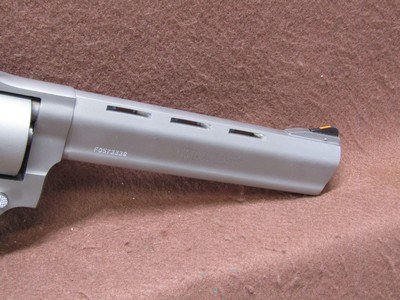 Like New Taurus Tracker 992 22 LR/WMR 9 Shot DA/SA 6.625