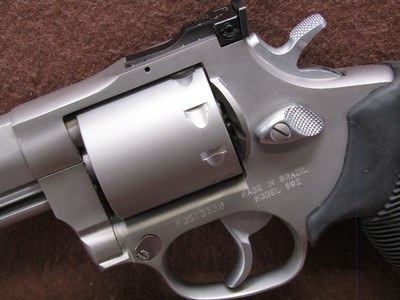 Like New Taurus Tracker 992 22 LR/WMR 9 Shot DA/SA 6.625