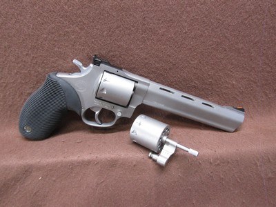 Like New Taurus Tracker 992 22 LR/WMR 9 Shot DA/SA 6.625