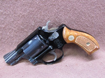 Smith & Wesson 37 Airweight 38 SPL 5 Shot DA/SA 2