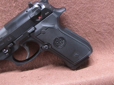 Like New Italy Beretta 92FS 9 mm Lasermax Green Laser 4.75