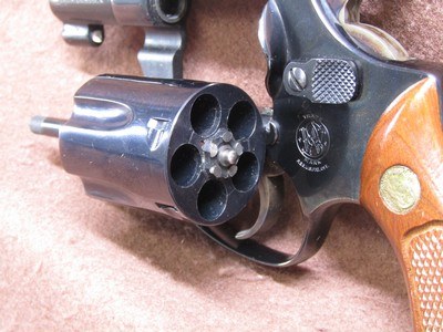 Smith & Wesson 36 Chief's Special 38 SPL 5 Shot DA/SA 2