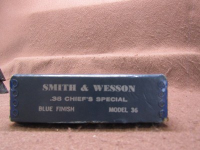Smith & Wesson 36 Chief's Special 38 SPL 5 Shot DA/SA 2