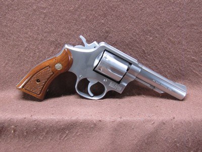 Smith & Wesson 64-5 Stainless 38 SPL 6 Shot DA/SA 4