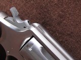 Smith & Wesson 64-5 Stainless 38 SPL 6 Shot DA/SA 4