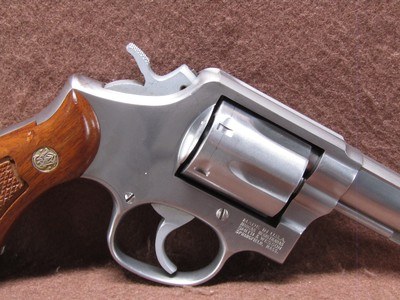 Smith & Wesson 64-5 Stainless 38 SPL 6 Shot DA/SA 4