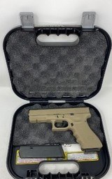 Glock 22 Gen 3 .40 S&W FDE 15+1 w/ night sights - great condition! - 1 of 17