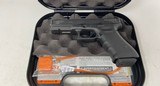 Glock 17 RTF2 9mm G17 w/ 'fish gill' cocking serrations - good condition - 1 of 13