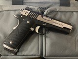 Wilson Combat Vickers Elite Commander 1911 45 ACP
Two-tone - 1 of 3