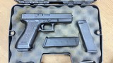 Used Glock 22 Gen 2 40 S&W 3 mags - good condition - 1 of 1