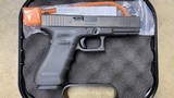 Used Glock 17 Gen 4 9mm Luger Night Sights Front Serrations - 1 of 4