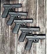 (1) Police Trade Glock 17 Gen 4 9mm 1-17 Round Mag Night Sights - 2 of 5