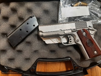 Detonics Combat Master Stainless 1911 45 ACP 2 Magazines