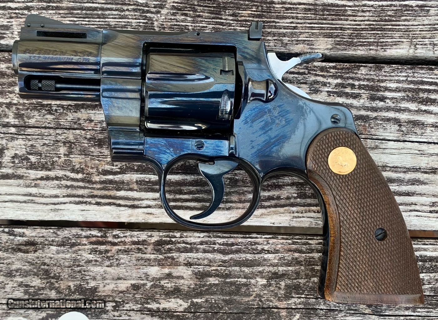 Colt python 2 5 blue 357 magnum 1966 walnut