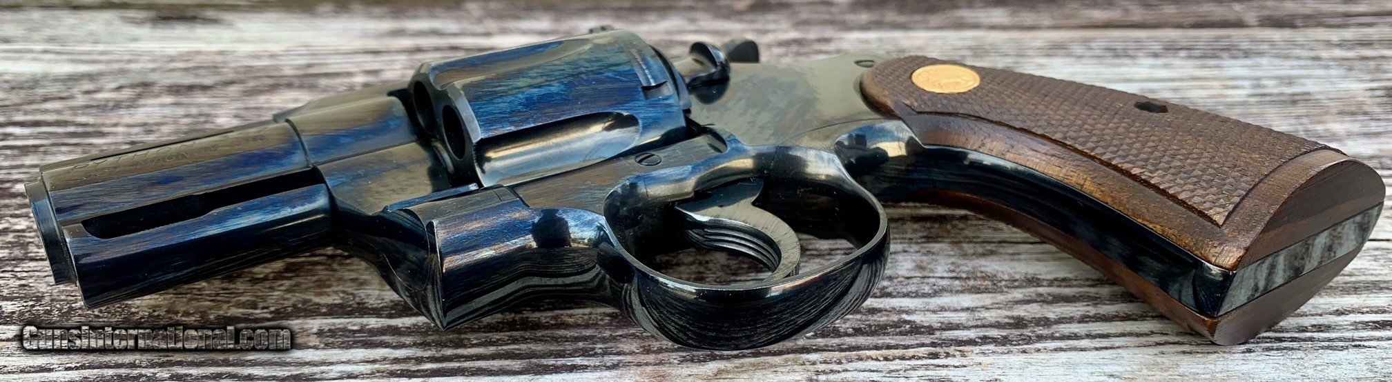 Colt python 2 5 blue 357 magnum 1966 walnut