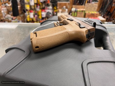 USED SIG Sauer P320 M18 9mm Coyote Pistol with Holosun SCS-320 Green Dot & Manual Safety - Image 6 of 10