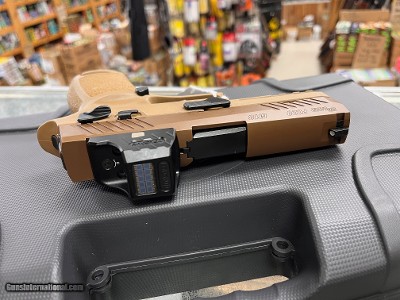 USED SIG Sauer P320 M18 9mm Coyote Pistol with Holosun SCS-320 Green Dot & Manual Safety - Image 7 of 10