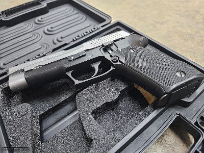 Sig Sauer P220 45 ACP 8rd Stainless West Germany 1987 SIGARMS - Image 3 of 11