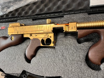 Blem Auto Ordnance Thompson 1927A1 Deluxe 45 ACP Gold Tiger Stripe Tommy Gun - Image 4 of 18