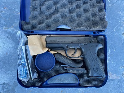 Beretta PX4 Storm Full-Size – .40 S&W, 14+1 Capacity, Beretta Certified Used (Y-Gun)
