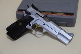 Browning Hi-Power .40 S&W — Silver Chrome Finish, Adjustable Sights - 3 of 10