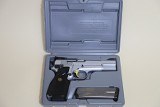 Browning Hi-Power .40 S&W — Silver Chrome Finish, Adjustable Sights - 1 of 10