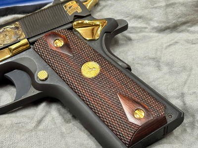 Colt Government 1911 America Remembers Saluting America's Soldiers Commemorative Gold 149 of 500 - Image 7 of 10