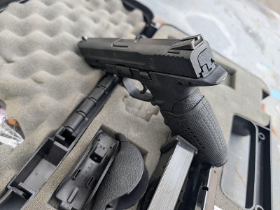 Pre-owned Smith & Wesson M&P40 40 S&W 4.25
