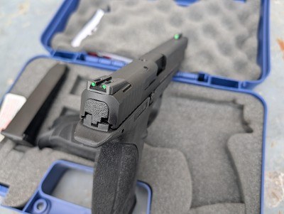 Pre-owned Smith & Wesson M&P9 Pro Series 9mm Two 17 rd Mags 178010 - Image 3 of 4
