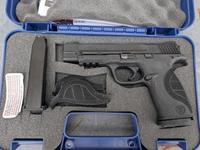 Pre-owned Smith & Wesson M&P9 Pro Series 9mm Two 17 rd Mags 178010 - Image 1 of 4