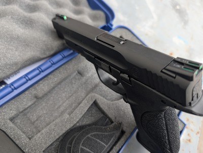 Pre-owned Smith & Wesson M&P9 Pro Series 9mm Two 17 rd Mags 178010 - Image 4 of 4