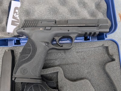 Pre-owned Smith & Wesson M&P9 Pro Series 9mm Two 17 rd Mags 178010 - Image 2 of 4