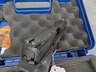 Pre-owned Smith & Wesson M&P9 9mm 17 round4.25
