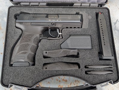 Pre-owned H&K P30 V3 9mm Luminescent Sights 17+1 2 Mags - Image 1 of 3