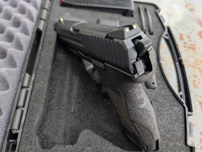 Pre-owned H&K P30 V3 9mm Luminescent Sights 17+1 2 Mags - Image 3 of 3