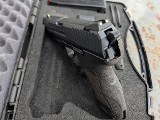 Pre-owned H&K P30 V3 9mm Luminescent Sights 17+1 2 Mags - Image 3 of 3