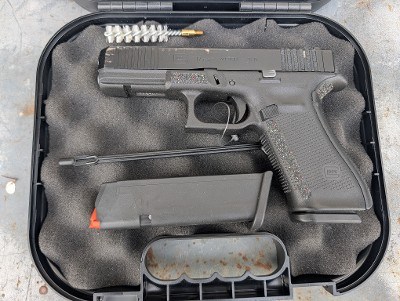 Pre-owned Glock 17 Gen 5 9mm FS Two Mags - Image 1 of 4