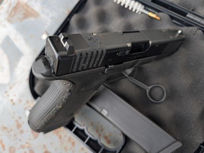Pre-owned Glock 17 Gen 5 9mm FS Two Mags - Image 3 of 4