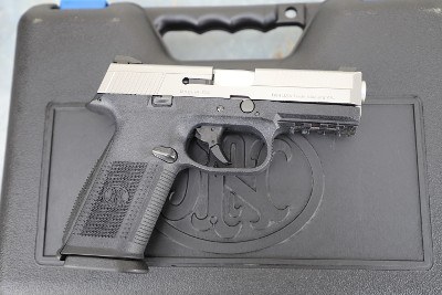 FN FNS-40 .40 S&W Pistol – Two-Tone Black/Silver, 14-Round Capacity, Night Sights - Image 7 of 8