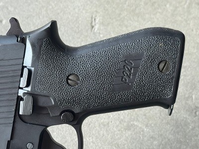 Sig Sauer P220 45 ACP 4.4