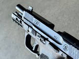 Smith & Wesson M&P9 M2.0 Compact 4
