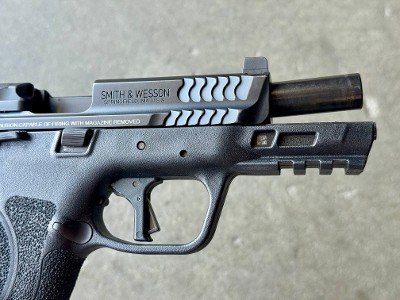 Smith & Wesson M&P9 M2.0 Compact 4