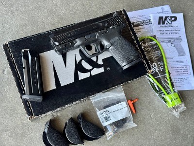 Smith & Wesson M&P9 M2.0 Compact 4