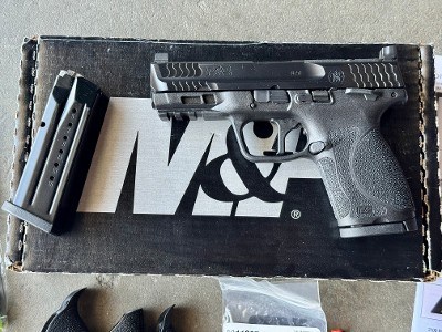Smith & Wesson M&P9 M2.0 Compact 4