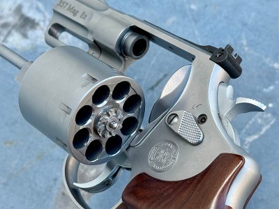 Smith & Wesson Model 627 Performance Center 357 Mag 2 5/8