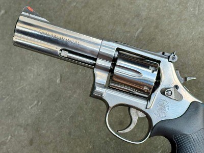 Smith & Wesson Model 686-6 Stainless 357 Magnum 4
