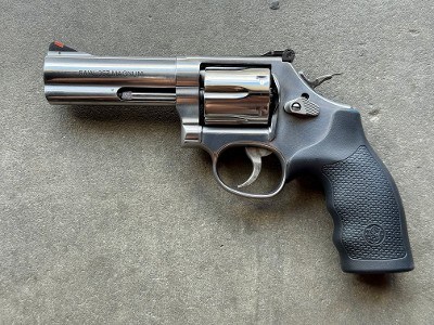Smith & Wesson Model 686-6 Stainless 357 Magnum 4